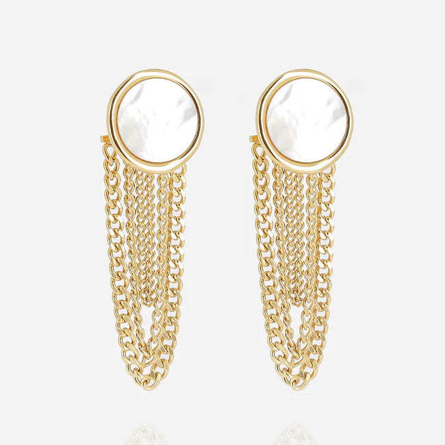 Boucles d’oreilles Wida ZAG en acier inoxydable doré avec médaillon en nacre blanche et chaînes pendantes