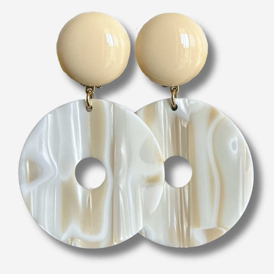 Boucles d’oreilles Yuki Alba XS blanc nacré Francine Bramli Paris
