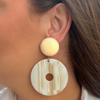 Boucles d’oreilles Yuki Alba XS blanc nacré Francine Bramli Paris

