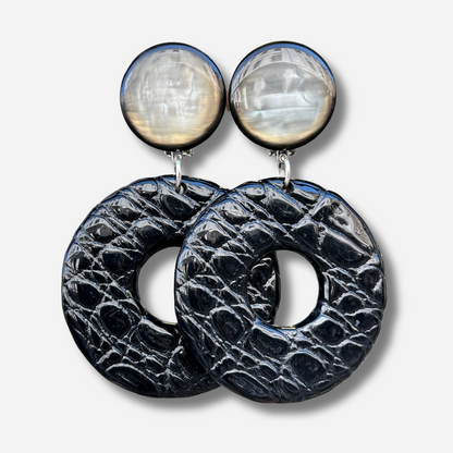 Boucles d’oreilles Yuki Matelassé Noir Francine Bramli Paris
