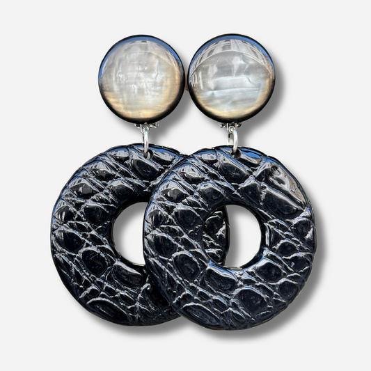 Boucles d’oreilles Yuki Matelassé Noir Francine Bramli Paris
