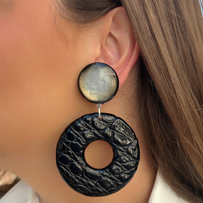 Boucles d’oreilles Yuki Matelassé Noir Francine Bramli Paris
