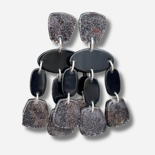 Boucles Pampilles Noir Glitter Francine Bramli Paris en résine noire et pailletée argentée