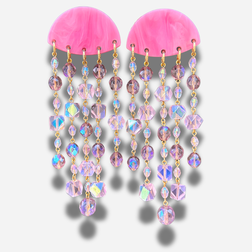 Boucles Pampilles Rose Méduse Francine Bramli Paris avec perles facettées roses irisées et longues pampilles scintillantes.