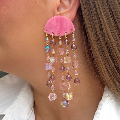 Boucles Pampilles Rose Méduse Francine Bramli Paris avec perles facettées roses irisées et longues pampilles scintillantes.