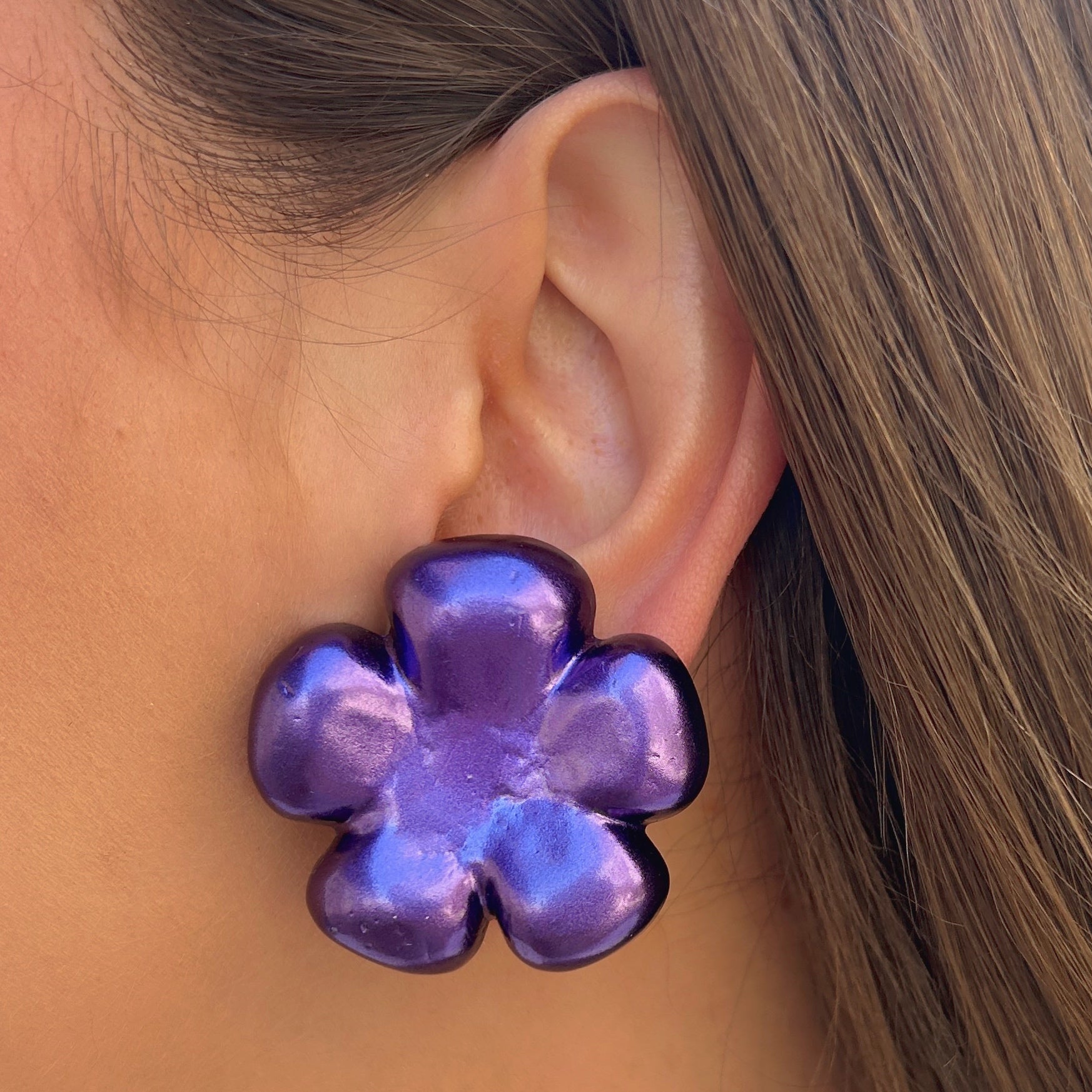 Boucles Rainball Fleur Lavande Francine Bramli Paris violettes métallisées chez Divinity Sète