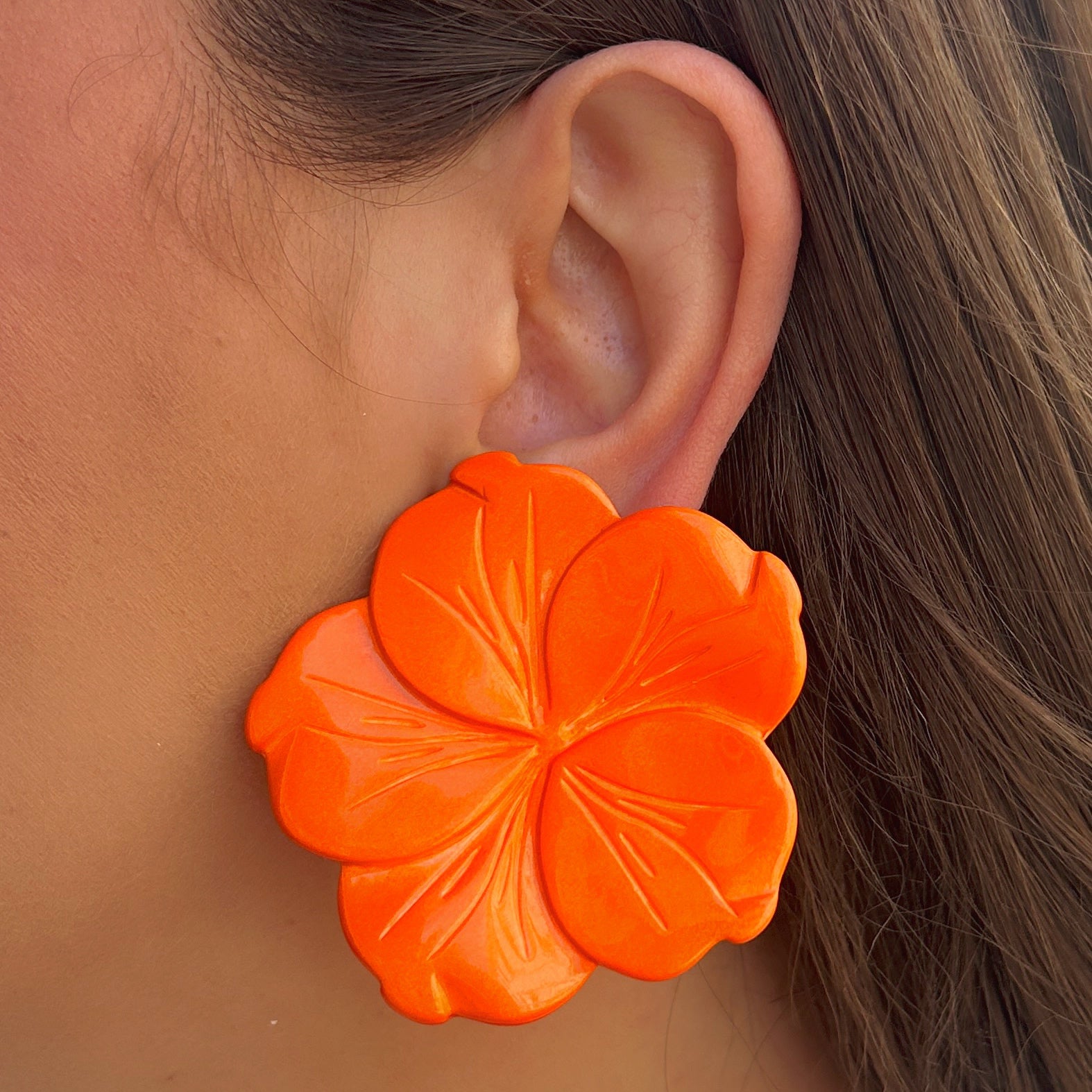 Boucles Rainball Fleur orange Francine Bramli Paris résine fleur XXL