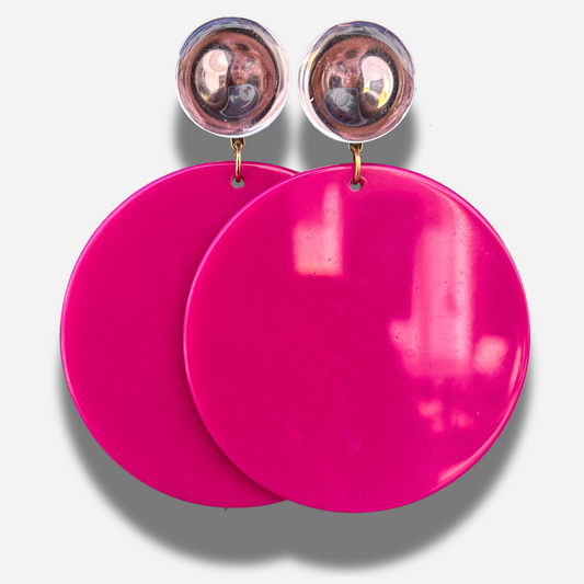 Boucles Rainball Fuchsia Francine Bramli Paris avec grand disque rose fuchsia brillant et attache argentée effet miroir.