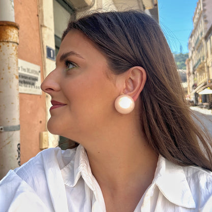 Boucles Rainball Irisée Beige Francine Bramli Paris à clip en résine nacrée
