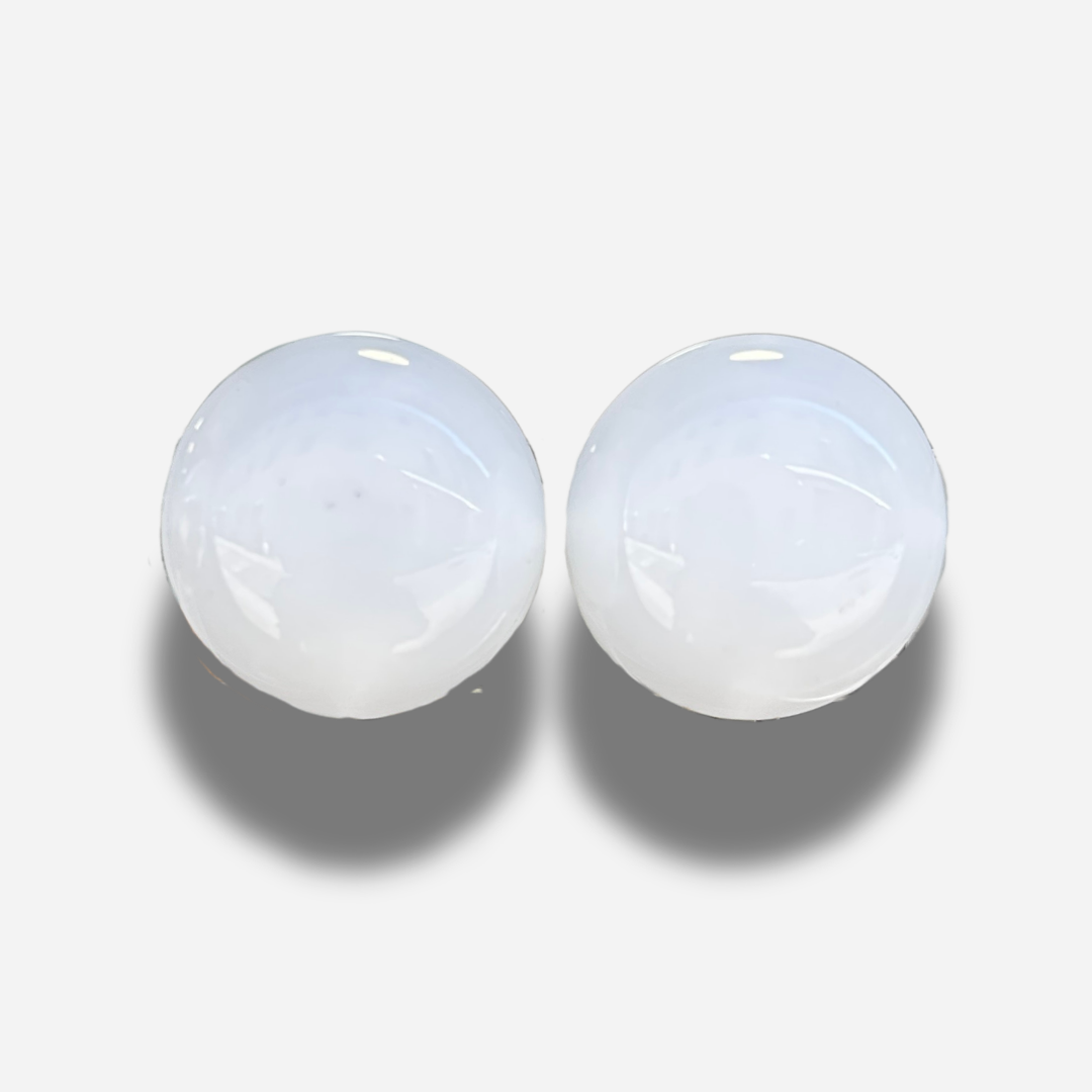 Boucles Rainball Irisée Blanc Francine Bramli Paris en résine blanche nacrée aux reflets irisés et forme ronde.