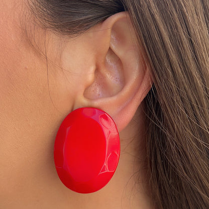 Boucles Rainball Rouge Francine Bramli Paris en résine rouge brillante forme ovale