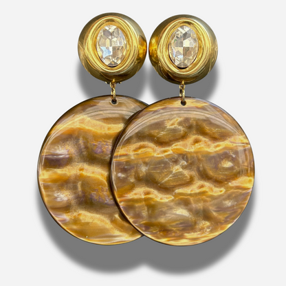Boucles Rainbow Doré Francine Bramli Paris avec cristal facetté et grand disque rond en résine dorée marbrée