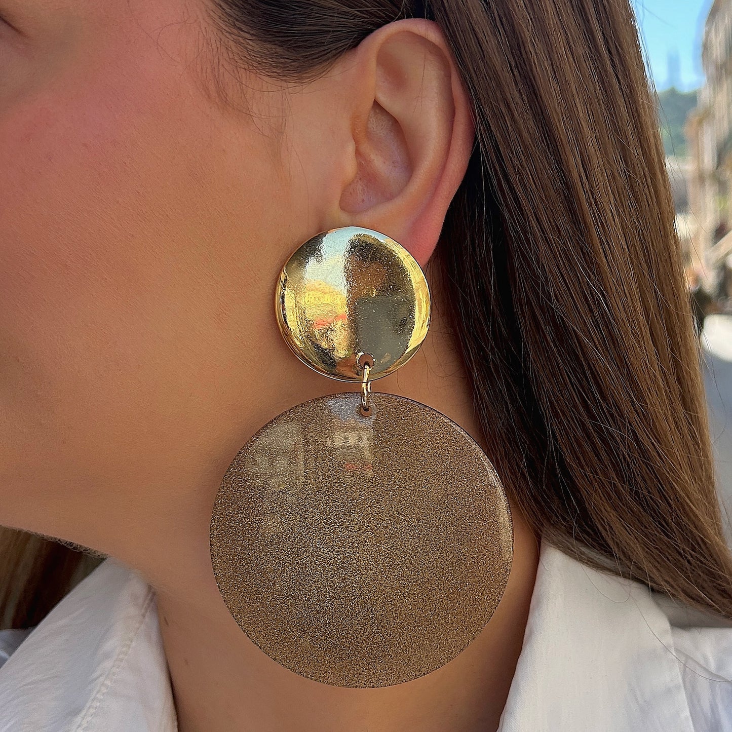 Boucles Rainbow Glitter Kaki Francine Bramli Paris avec cabochon doré miroir et grand disque pailleté kaki doré