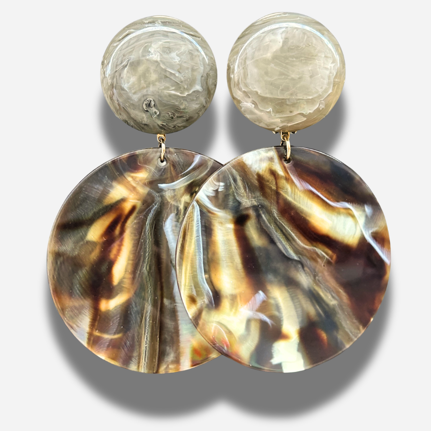 Boucles Rainbow Kaki Francine Bramli Paris rondes marbrées aux nuances kaki, bronze, ivoire et caramel.