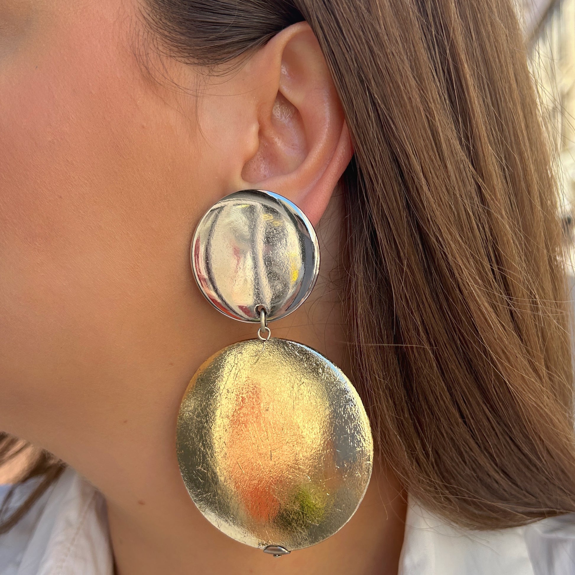 Boucles Retro Gold Silver Francine Bramli Paris dorées et argentées portées chez Divinity Sète