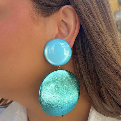 Boucles Rétro Turquoise Francine Bramli Paris bleu métallisé portées
