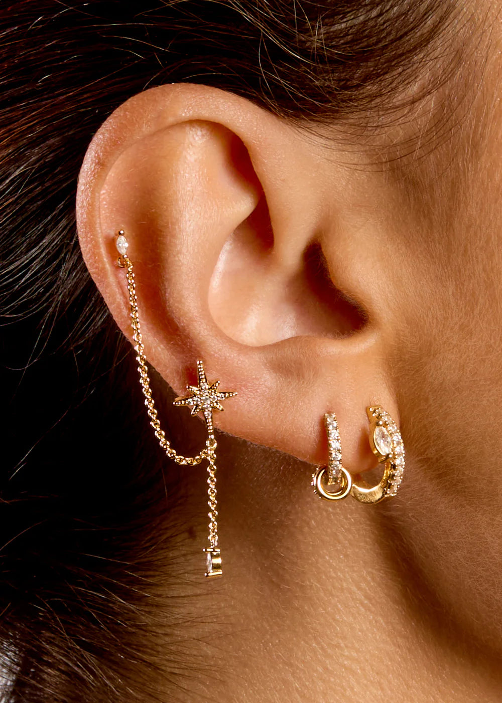 Détail des anneaux entrelacés des boucles Rock Delhi Mya Bay