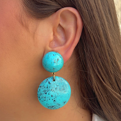 Boucles Salsa Turquoise Francine Bramli Paris en résine bleu turquoise effet minéral chez Divinity Sète