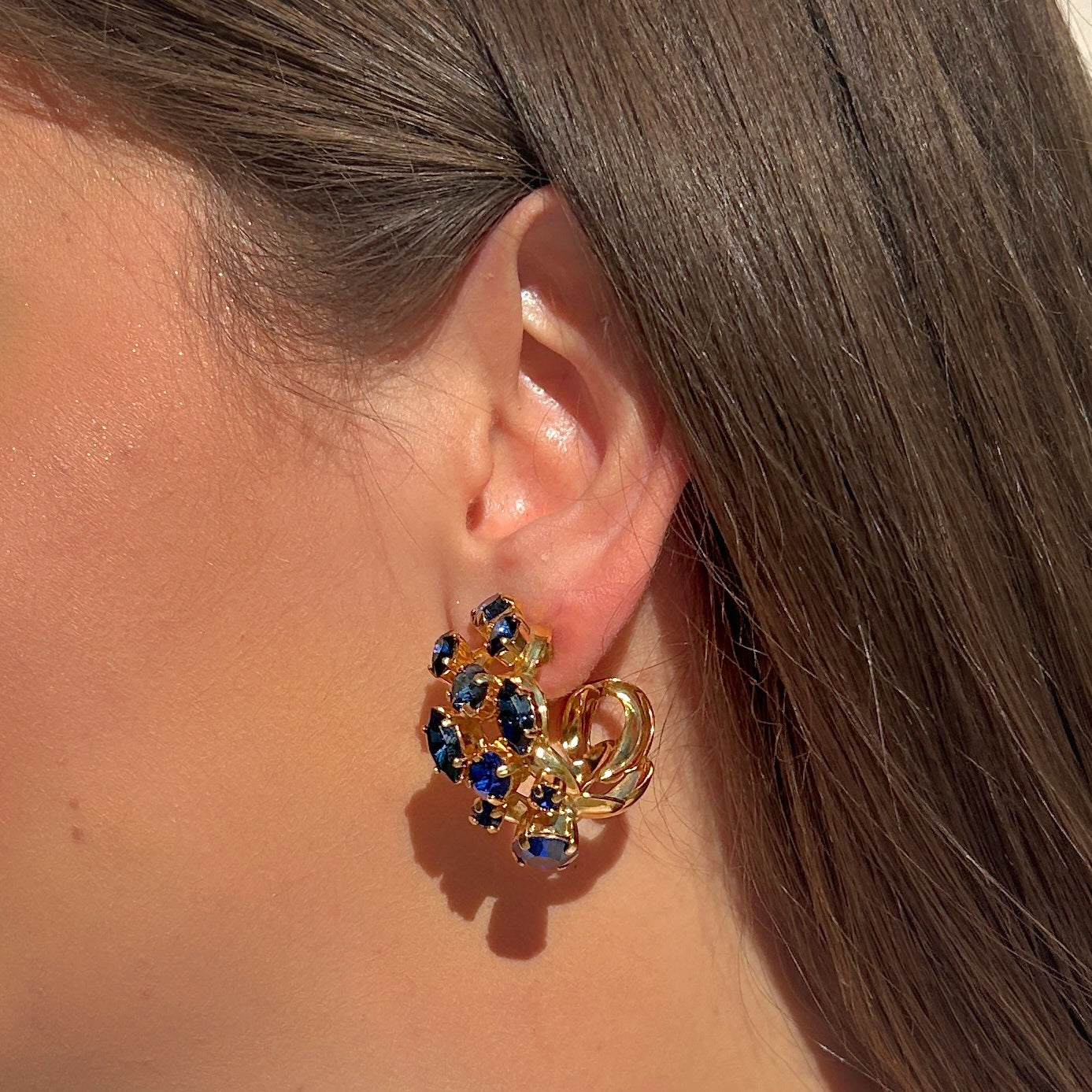 Boucles d’oreilles Scarab Azur Crézus pierres bleues doré