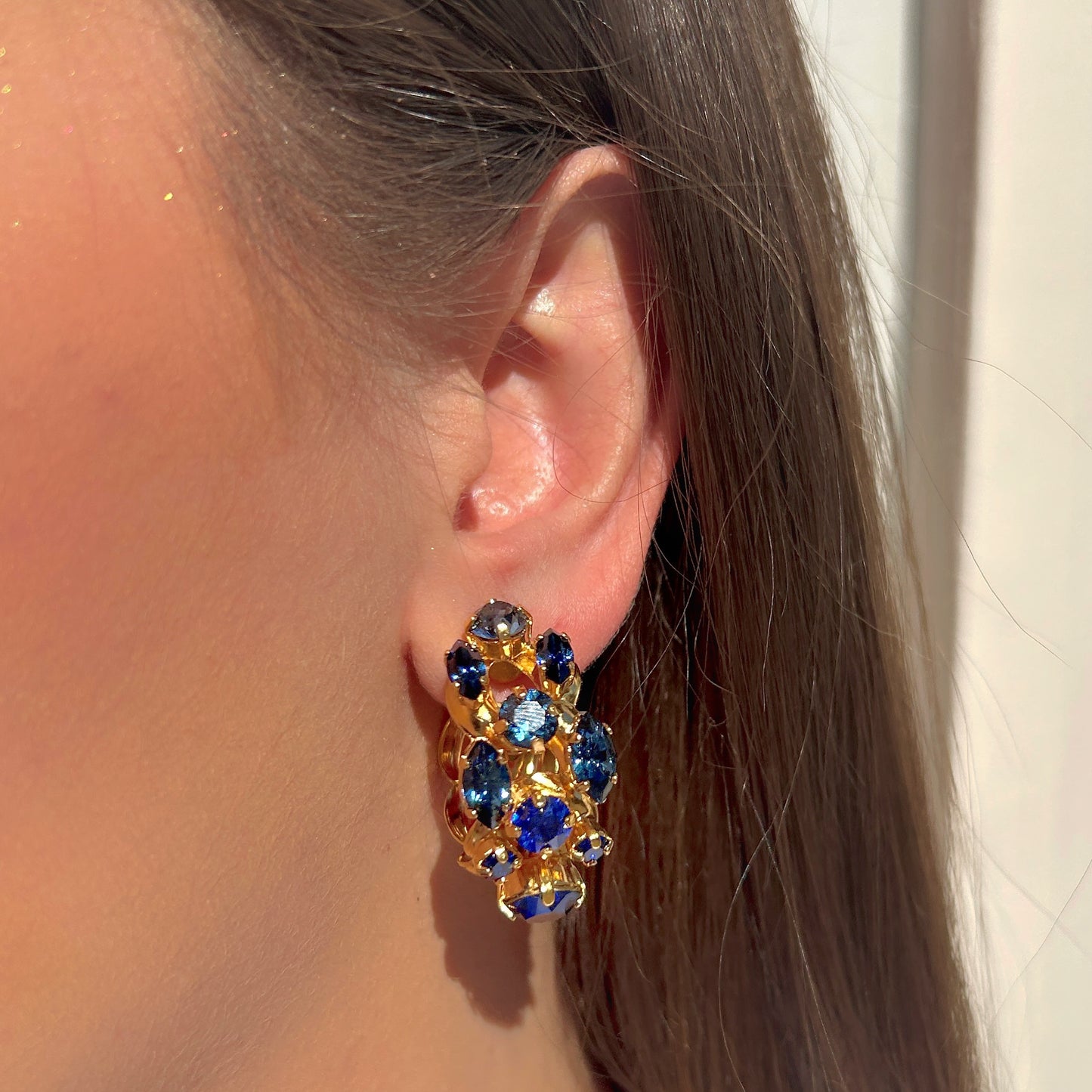 Boucles Scarab Azur portées Crézus