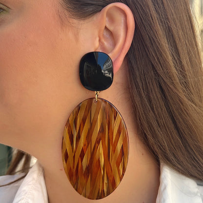 Boucles Solal Marron Francine Bramli Paris avec cabochon noir et médaillon ovale en résine ambrée