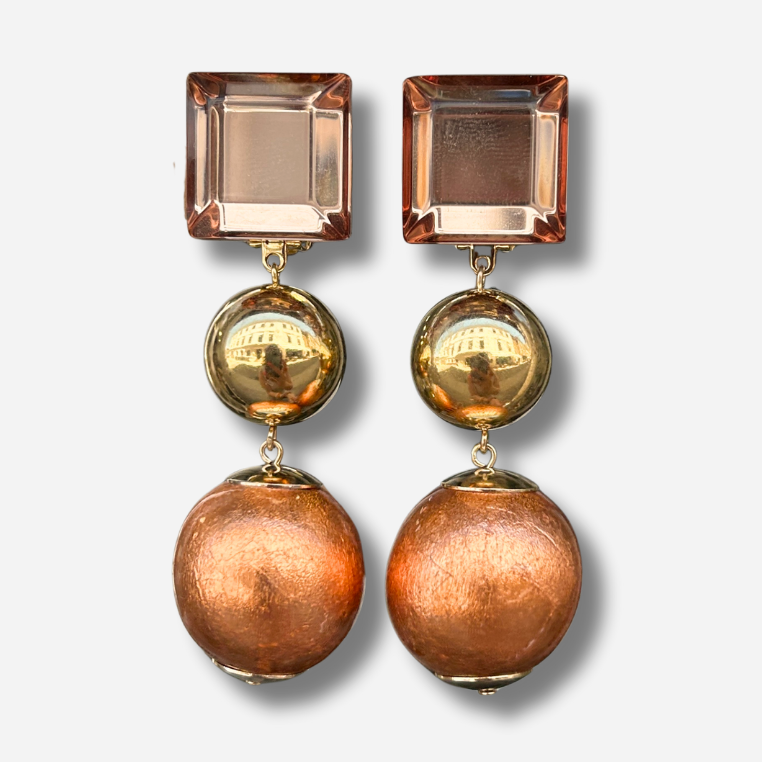 Boucles Sumac Bronze Francine Bramli Paris avec cabochon facetté rose poudré, perle dorée et sphère bronze métallisée