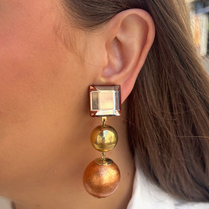 Boucles Sumac Bronze Francine Bramli Paris avec cabochon facetté rose poudré, perle dorée et sphère bronze métallisée