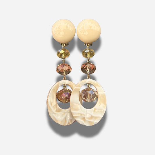 Boucles Tilly Alba crème Francine Bramli Paris résine nacrée