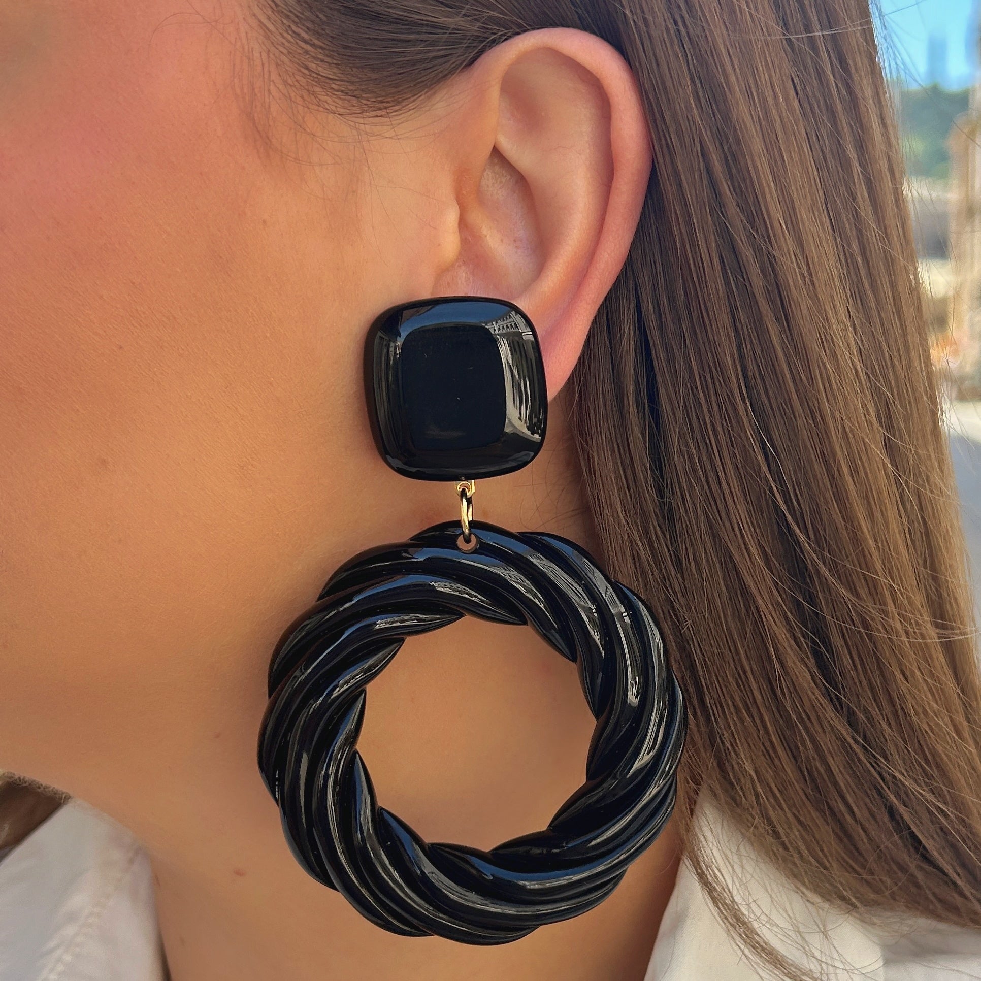 Boucles Twist Noir Francine Bramli Paris torsadées noires portées
