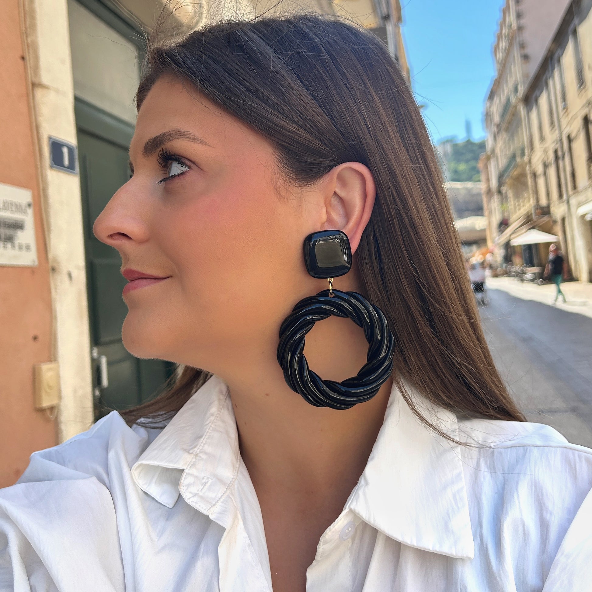 Boucles Twist Noir Francine Bramli Paris torsadées noires portées
