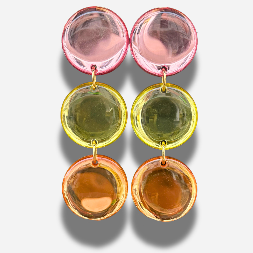 Boucles Zephira Miroir Francine Bramli Paris en résine transparente rose, vert anis et pêche avec effet miroir lumineux.