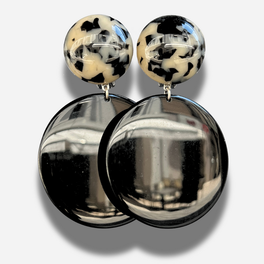 Boucles Zoé écaille noir et blanc Francine Bramli Paris chez Divinity Sète