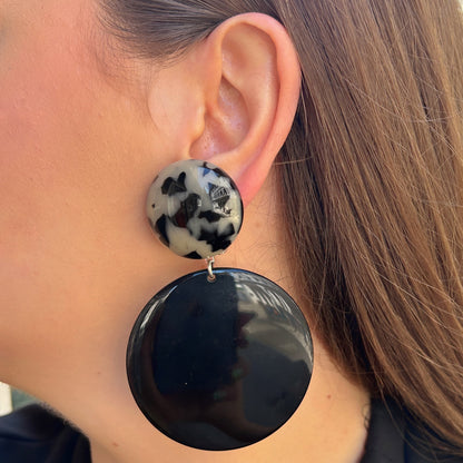 Boucles Zoé écaille noir et blanc Francine Bramli Paris chez Divinity Sète
