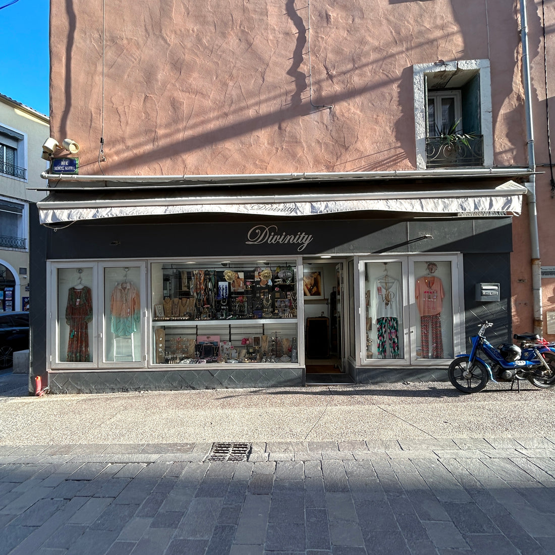 DIVINITY | SETE | HISTOIRE DE LA BOUTIQUE | – Divinity
