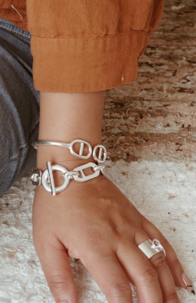bracelet-753-ovale-plat-secret-de-cuir