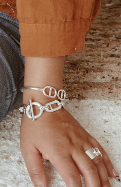 bracelet-753-ovale-plat-secret-de-cuir