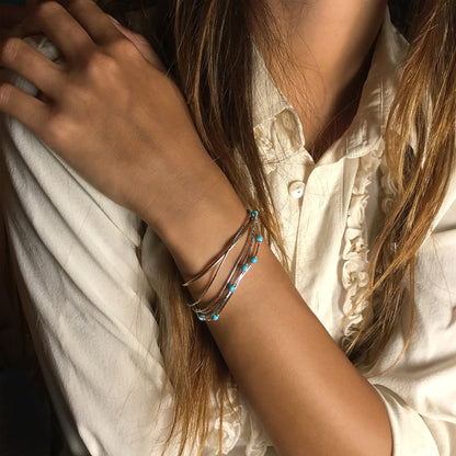 Bracelet B487 Harpo en argent massif liquid silver avec perles de turquoise naturelle fabriqué à la main selon la tradition Navajo.
