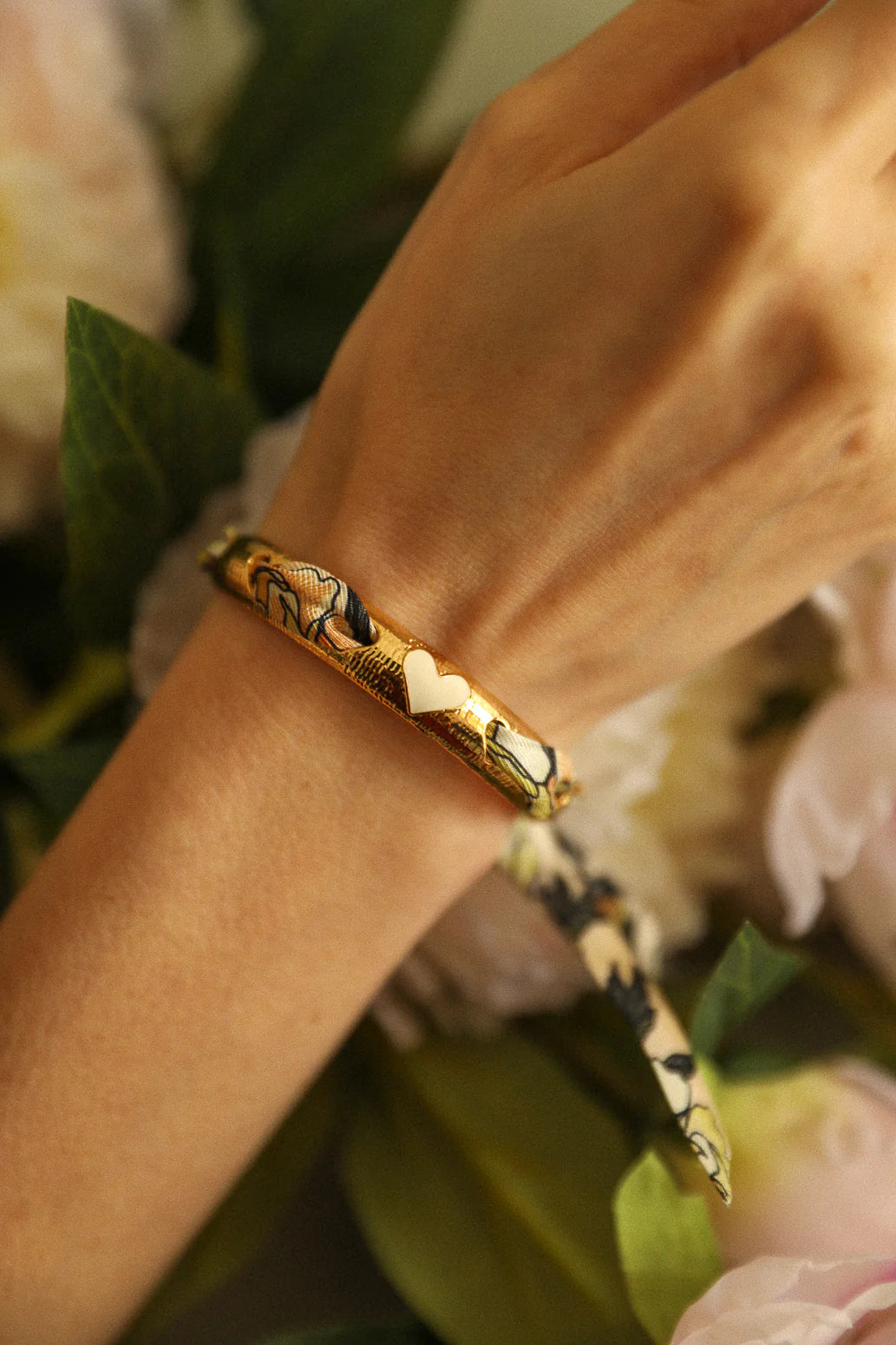 Bracelet dore coeur blanc bijou minimaliste femme tendance