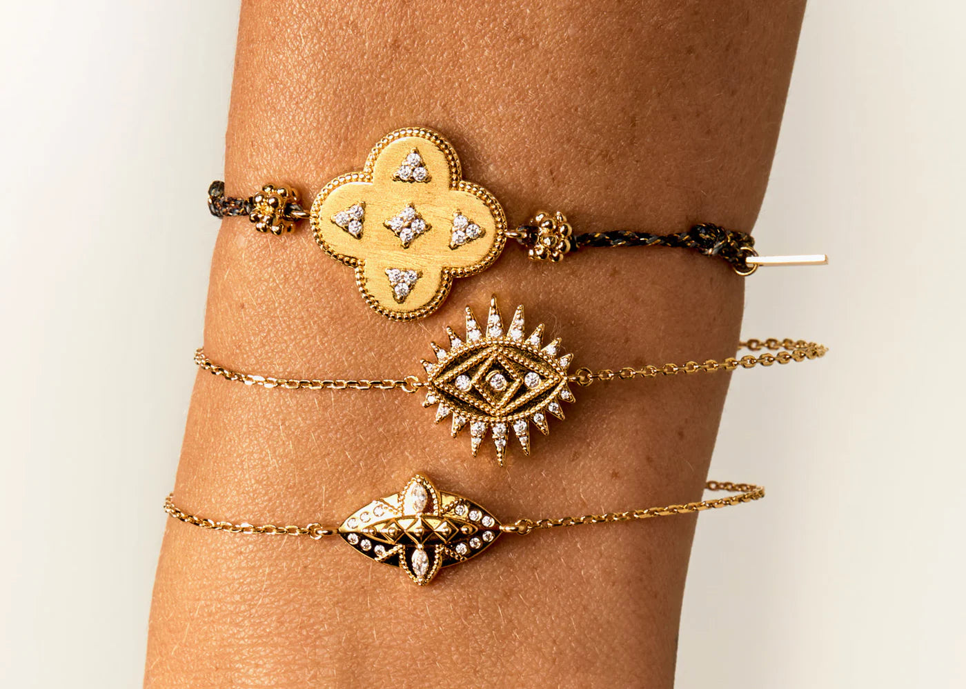 Bracelet Carla Mya Bay porté en accumulation