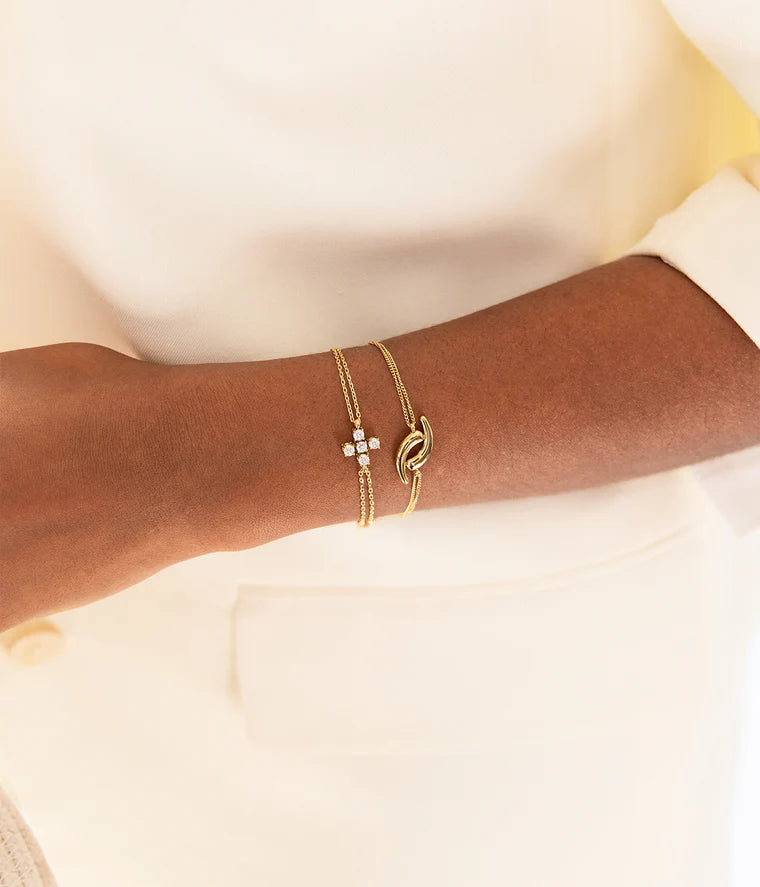 Bracelet Charis ZAG en acier inoxydable doré avec double chaîne et motif organique sculptural