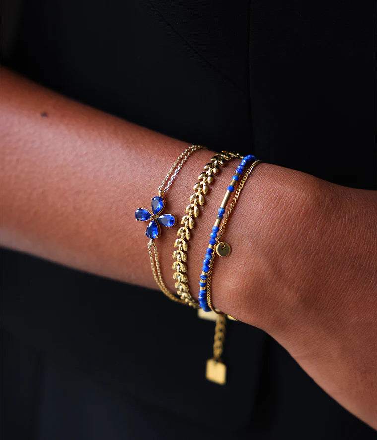 Bracelet Estial ZAG en acier inoxydable doré avec fleur à quatre pétales en cristaux