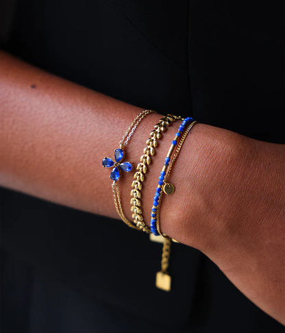 Bracelet Estial ZAG en acier inoxydable doré avec fleur à quatre pétales en cristaux