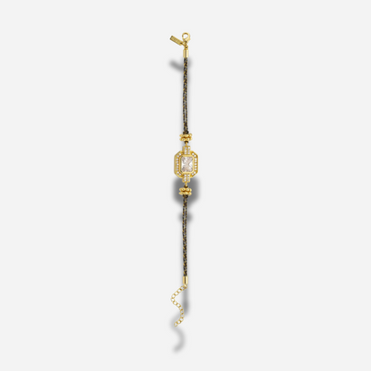 Détail du motif Art Déco doré du bracelet Gold Shiny Art Deco Mya Bay