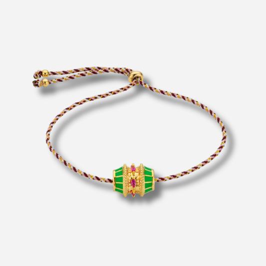 Bracelet Green Talisman Mya Bay cordon bordeaux avec talisman émaillé vert et cristaux