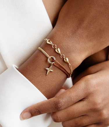 Bracelet Istrana ZAG en acier inoxydable doré avec étoile suspendue et cordon coloré