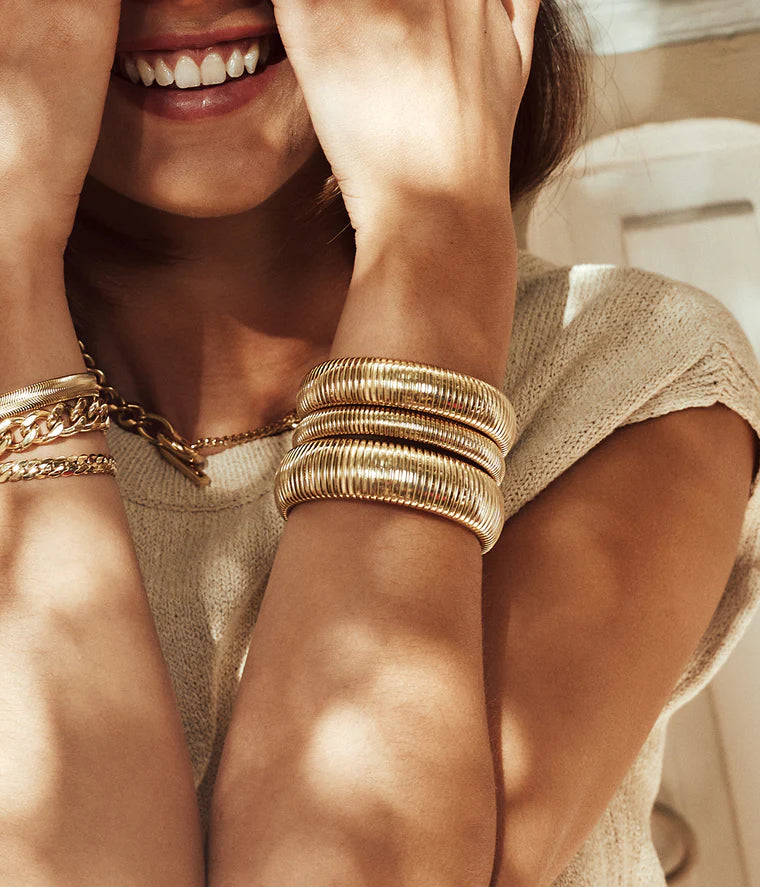 Bracelet jonc Dixie ZAG acier inoxydable argenté ou doré bracelet tube strié tendance femme Divinity Sète