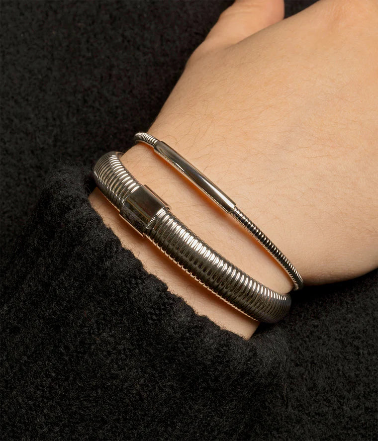 Bracelet jonc Marion ZAG acier inoxydable fin argenté ou doré bracelet strié avec détail lisse femme Divinity Sète