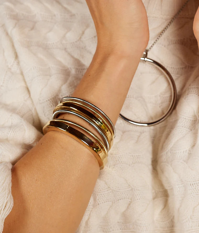 Bracelet jonc Marion ZAG acier inoxydable fin argenté ou doré bracelet strié avec détail lisse femme Divinity Sète