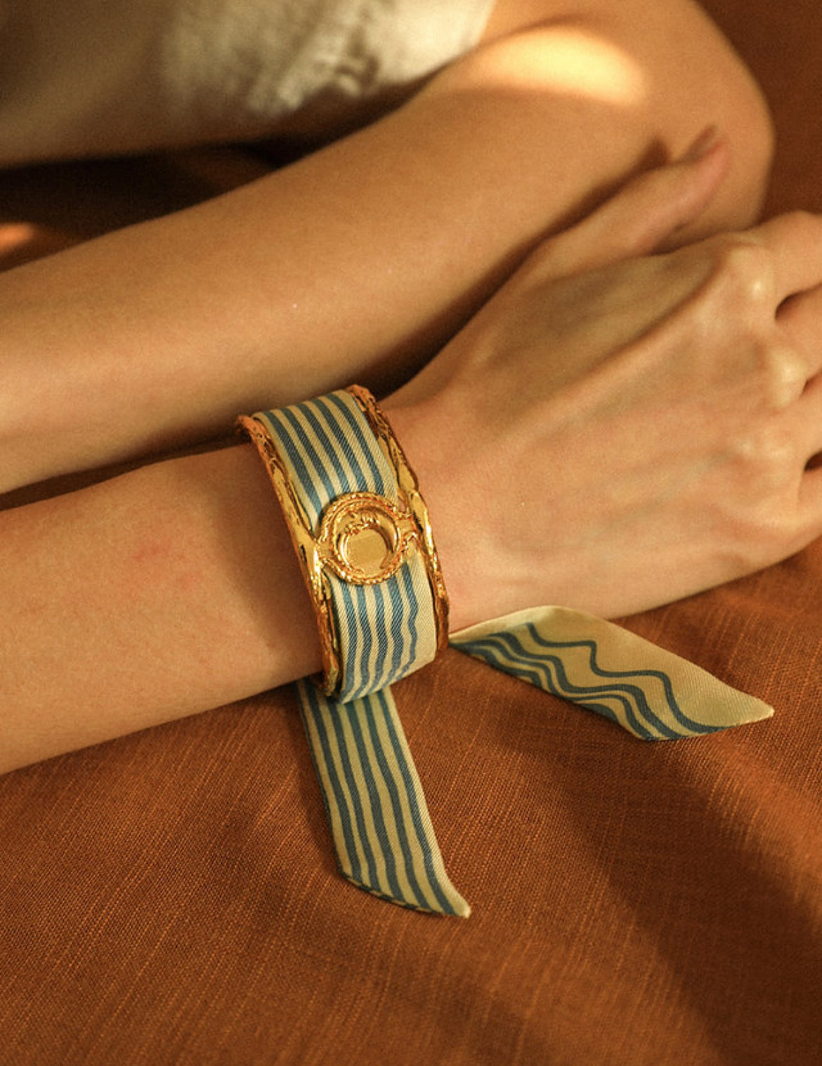 bracelet-manchette-lune-annee-divinity-sete