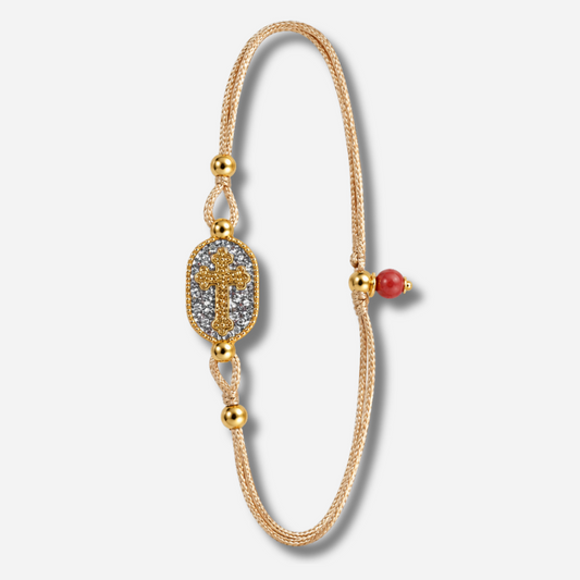 Bracelet Nonza Croix Argent Amadrina sur cordon réglable avec croix dorée, pavage de paillettes argentées et perle de corail naturelle